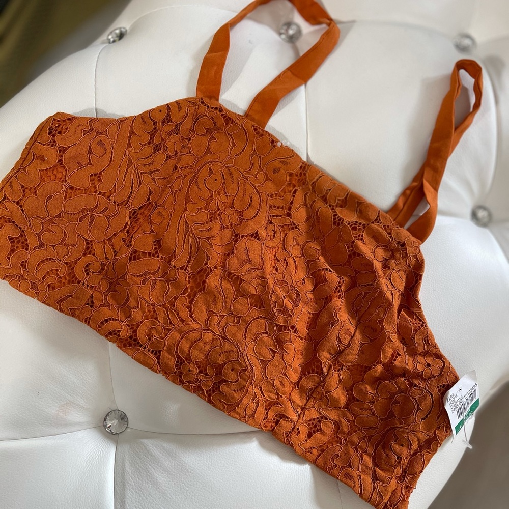 NWT ✨🏷 Zara Lace Crop Top 🧡🎽 Size L NWT 🏷✨